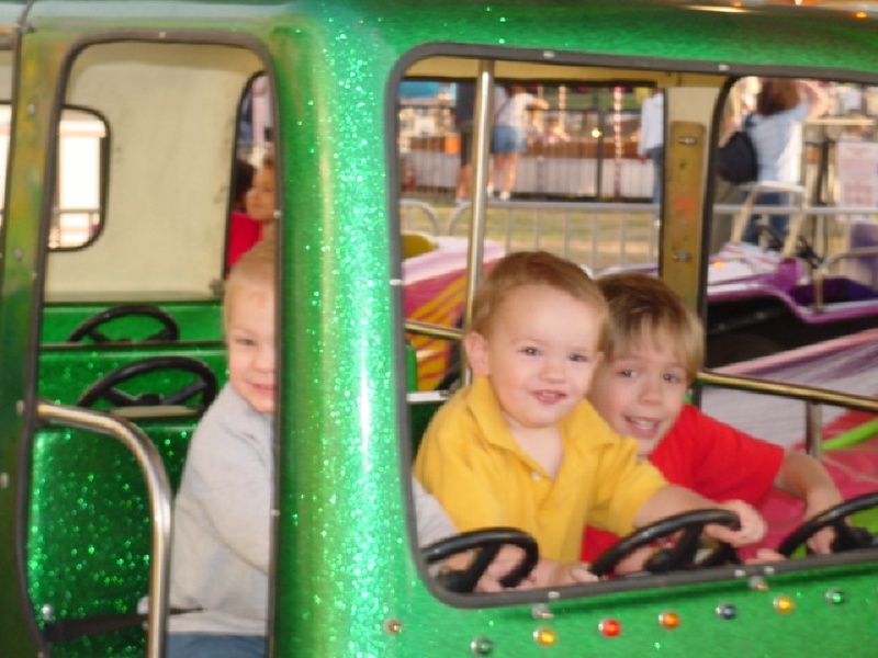 2003/03(March)/Rodeo_Pix/800x600_3 2 BoysRule.JPG